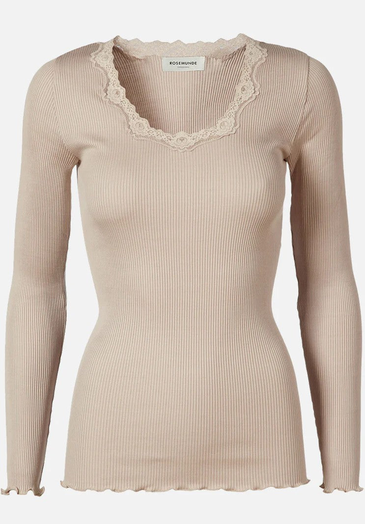 ROSEMUNDE Ribbad topp U-ringad