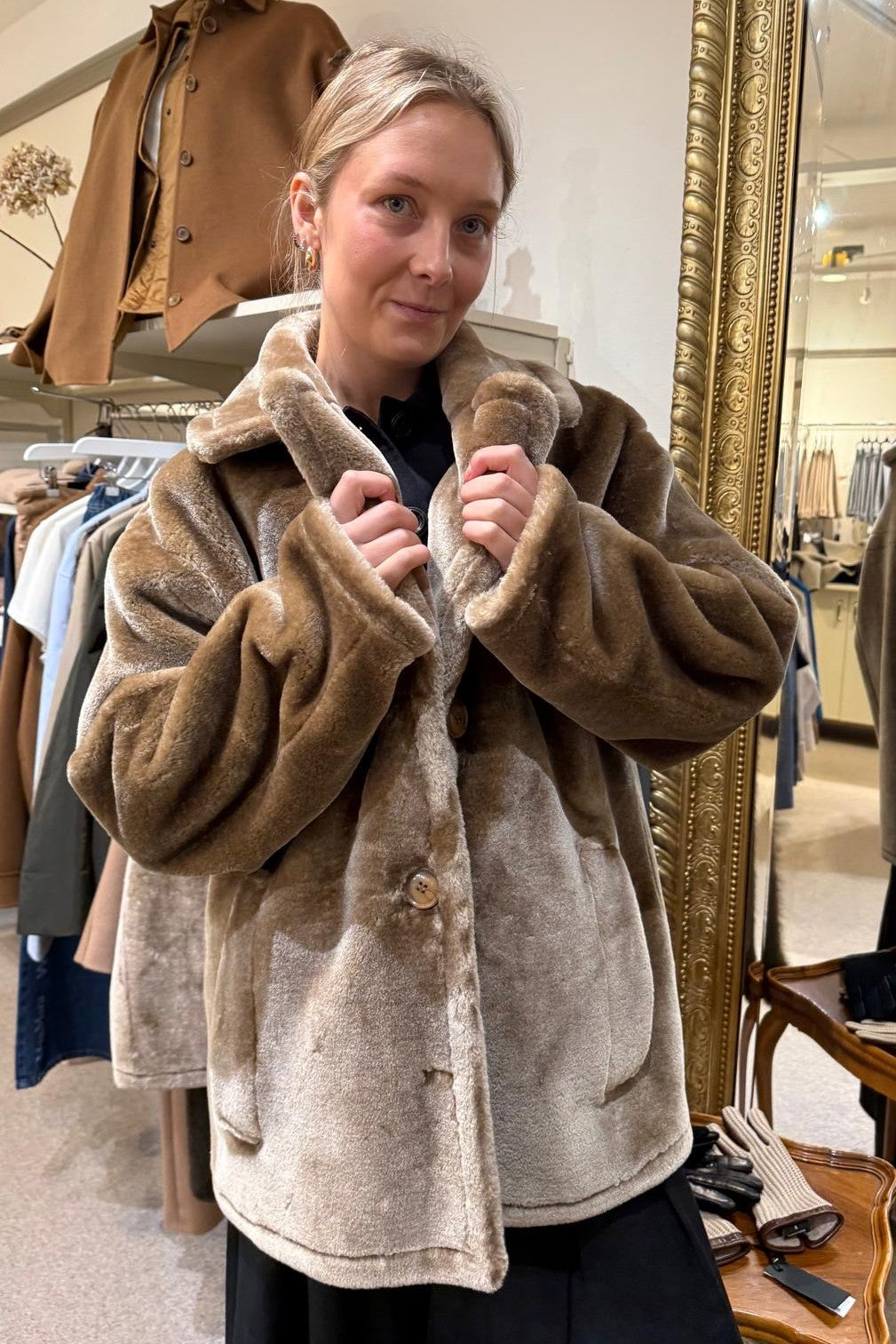 STAND Jacka oversized Fakefur